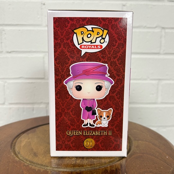 NWT Queen Elizabeth II Funko Pop - Picture 4 of 5